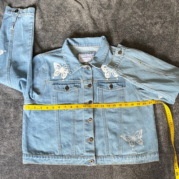 Women's Light Blue Denim Jacket with Butterfly Embroidery - Picture 9 of 11